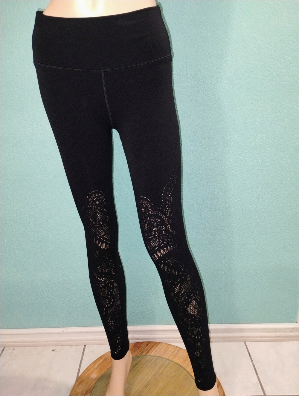 Lululemon Reveal Tight Zen Expression Black Leggings Sz 8